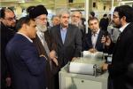 امام خامنه‌ای در بازدید یک و نیم ساعته از نمایشگاه دستاوردهای فناوری نانو: 
