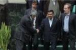 احمدی‌نژاد به همراه 8 عضو کابینه دولت وارد صحن مجلس شد