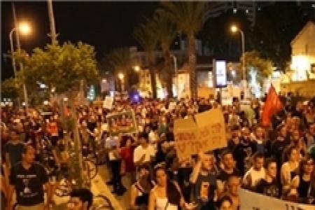 تظاهرات مجدد ساکنان تل‌آویو علیه فساد مالی نتانیاهو و کابینه رژیم‌ جلاد صهیونیستی