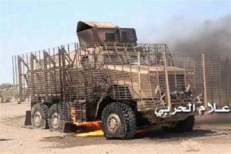 تحولات یمن| قطع خطوط کمک‌رسانی به متجاوزان و هدف قرار گرفتن انبار تسلیحات آنها؛ به غنیمت گرفته شدن ۱۰ خودروی نظامی 