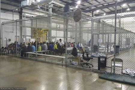 تحفه جدید آمریکایی‌ها برای حقوق بشر: نگهداری مهاجران در قفس