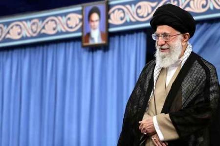 امام خامنه‌ای در مراسم شب خاطره دفاع مقدس : در روایت دفاع مقدس روح مجاهدت و شکست‌ناپذیری ملت ایران متبلور باشد 