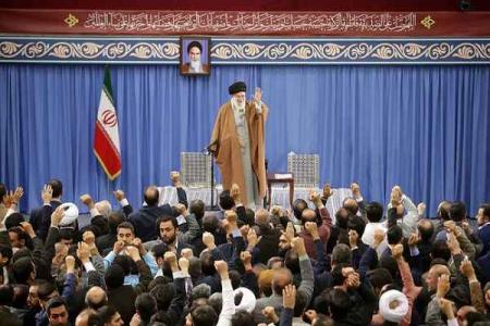 امام خامنه ای در دیدار ذاکران اهل‌بیت علیهم‌السلام:  ملت ایران قوی‌تر از ۴۰ سال قبل و دشمنان آن ضعیف‌تر شده‌‌اند