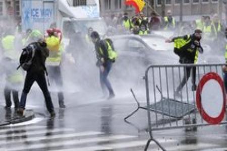 گسترش اعتراضات به قلب اروپا