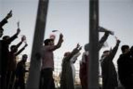 زندانیان بحرینی در اعتراض به بازداشت زنان اعتصاب غذا کردند 