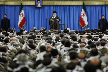 امام خامنه‌ای در دیدار فرماندهان گردان‌های بسیج: نفوذ جریانی به‌وسیله پول و جاذبه‌های جنسی، خطرناک‌ترین روش نفوذ است 