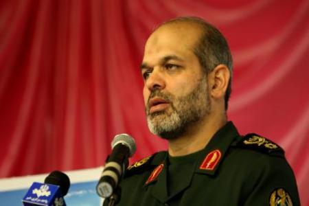 دشمن قصد دارد هویت انقلابی را از ملت ایران بگیرد